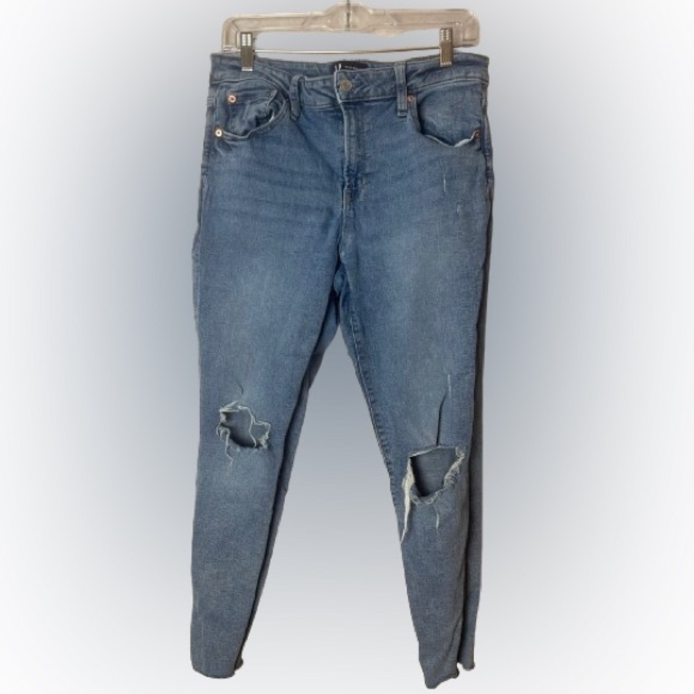 Gap, distressed women’s jeans, 14/32 R